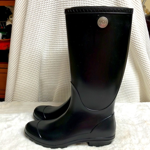 UGG Women’s Rain Boots - Picture 4 of 9